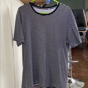 Large black and white stripped Tshirt